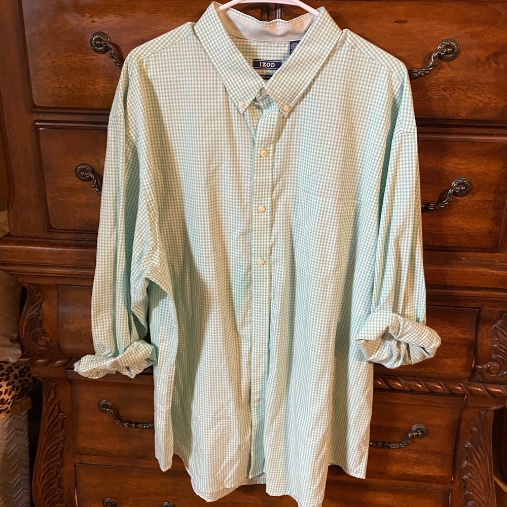 Izod Men’s button down shirt